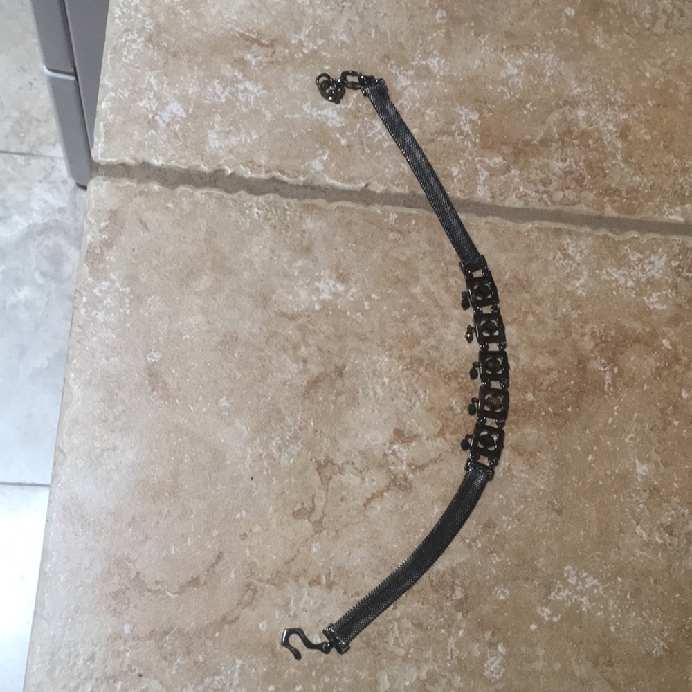 Pretty choker necklace